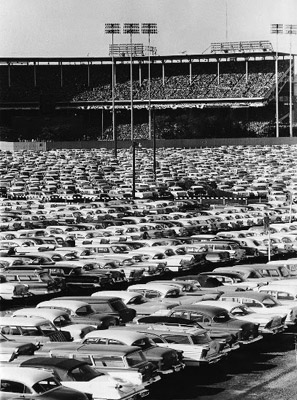 Automobiles filled the County Stadium parking lot before Game Seven of the 1958 Series. (MILWAUKEE JOURNAL SENTINEL)