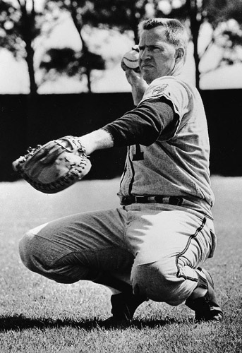 As one of the most mechanically sound catchers of his era, Del Crandall led all National League catchers in 1959 in putouts, assists, double plays, and fielding percentage while making only five errors all season. (ALL-AMERICAN SPORTS, LLC)