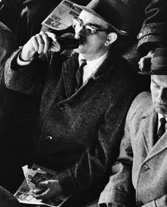 Fans were left to their own devices after alcohol was banned at County Stadium in spring 1961. (MILWAUKEE JOURNAL SENTINEL)