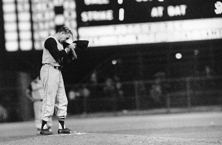 After Harvey Haddix’s (pictured) attempt at baseball perfection, Bob Buhl admitted players in Milwaukee’s bullpen were stealing Pirates catcher Smoky Burgess’s signs and placing a towel on the bullpen fence in such a way to signal fastball or breaking ball to the Braves batters. (ROBERT KOEHLER COLLECTION)