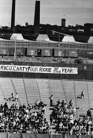 The sparse bleacher crowds at County Stadium did their best to support the Braves’ newest rookie sensation in 1964. (MILWAUKEE JOURNAL SENTINEL)