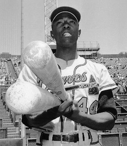 Led by Henry Aaron’s 45 round-trippers, the Braves feast-or-famine offense in 1962 finished with 181 home runs, good for second best in the National League. But their .252 batting average ranked a lowly eighth; only the expansion Colt .45s and Mets had lower averages. (AUTHOR’S COLLECTION)