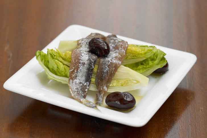 Salatherzen mit Anchovis