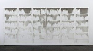 Fig. 11. Claudio Parmiggiani, Sem título, 2008, fumo e fuligem sobre madeira. Bruxelas, Meessen de Clercq Gallery. Foto D.R.