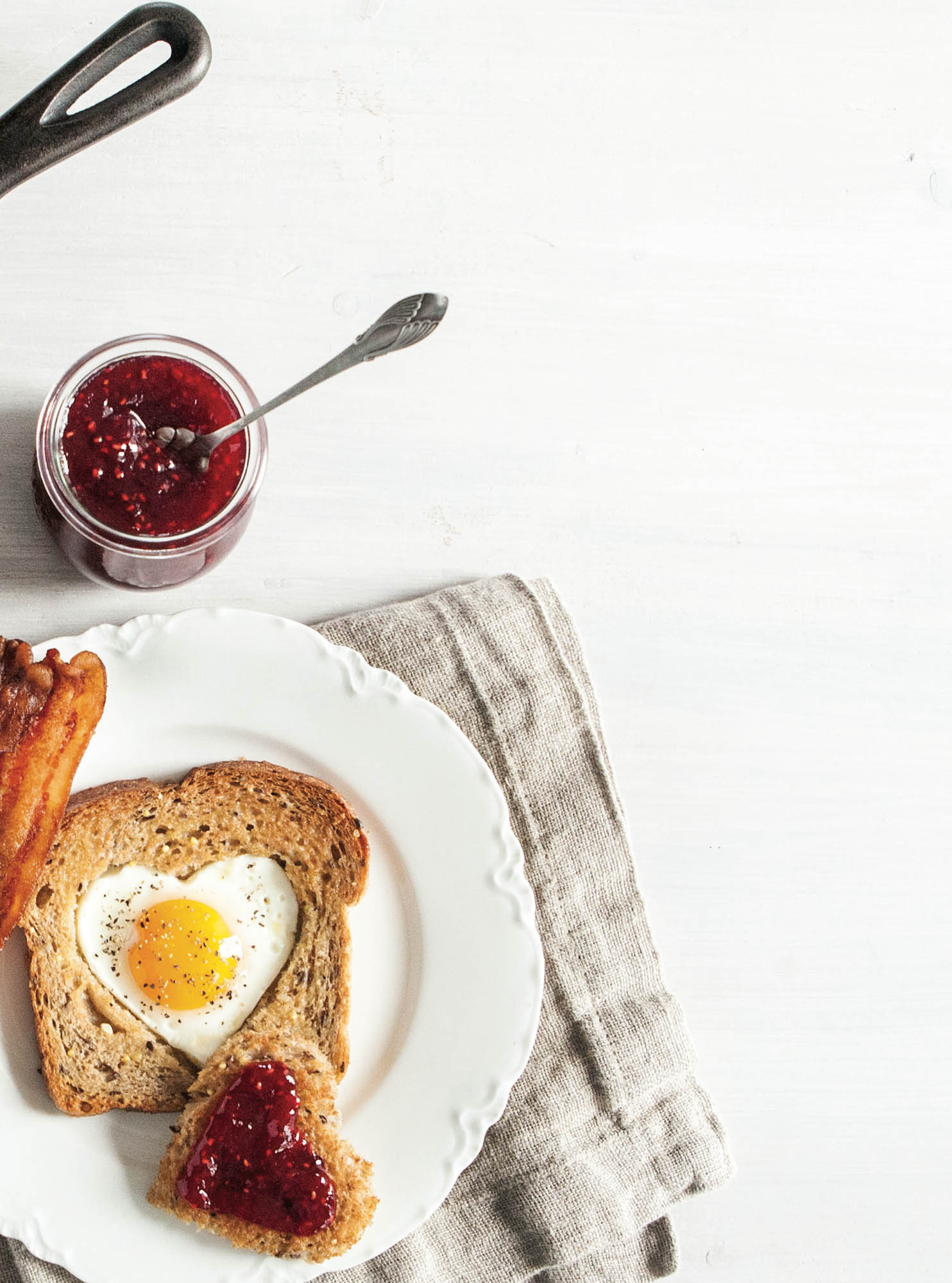 Pictures of Heart-shaped eggs in a blanket.