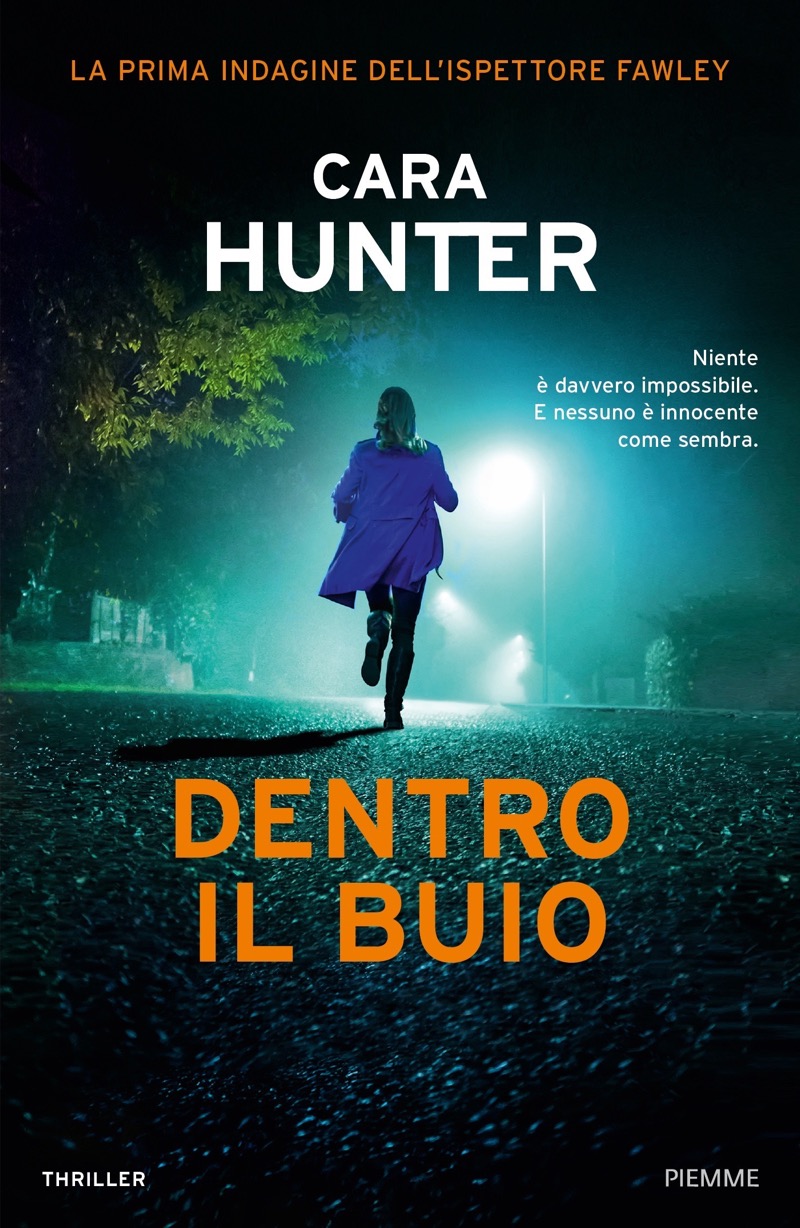 Copertina. «DENTRO IL BUIO» di Cara Hunter