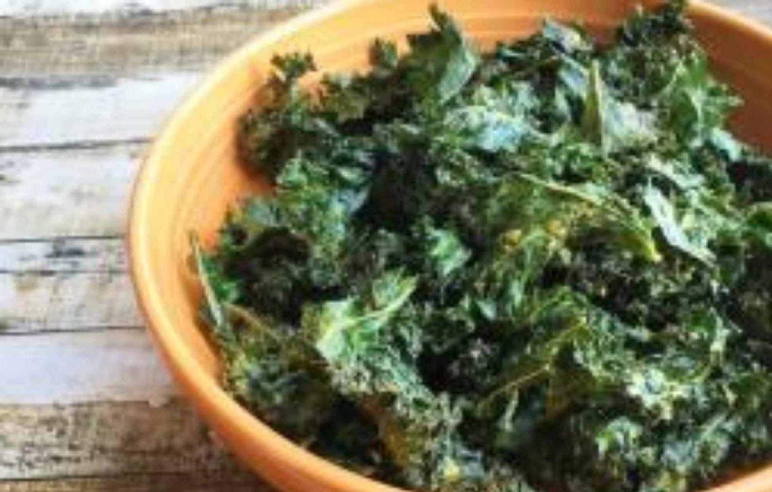 https://i0.wp.com/wholefoodfor7.com/wp-content/uploads/2018/08/kale-chips-snack.jpg?w=1080&ssl=1