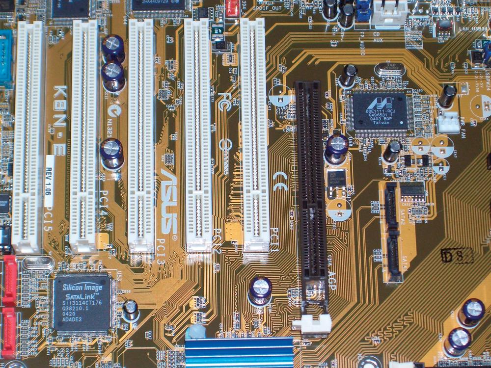 Five white PCI slots and a dark brown AGP slot