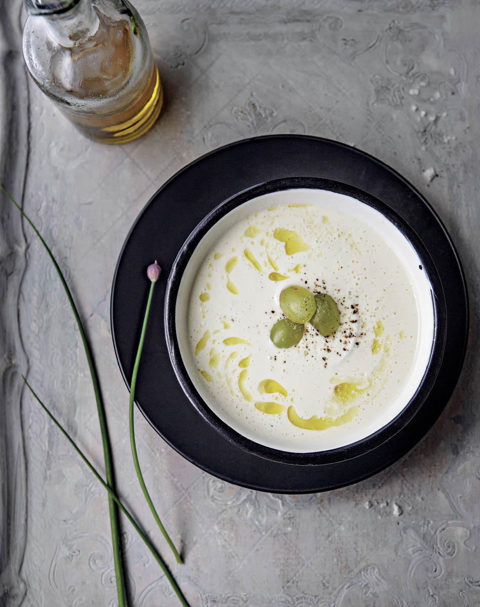 A bowl of gazpacho blanco