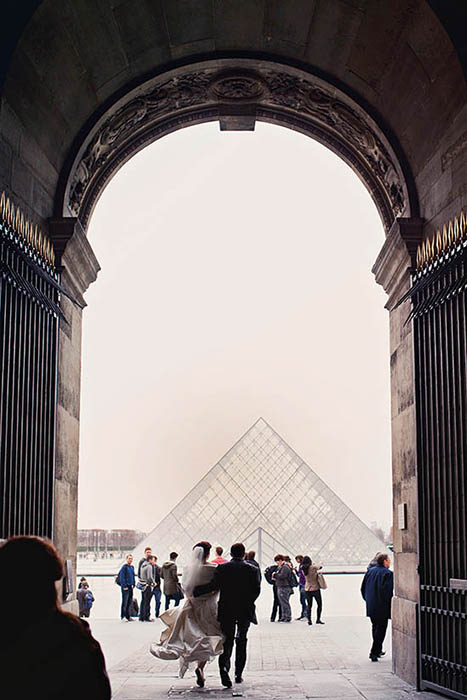 Photo of couple near Louvre.