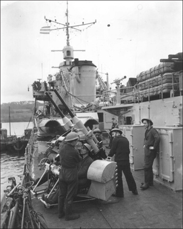 PHOTO 1.3. Le Fantasque during the war, showing her twin 37-mm model 1933 antiaircraft guns. (John Jordan collection)