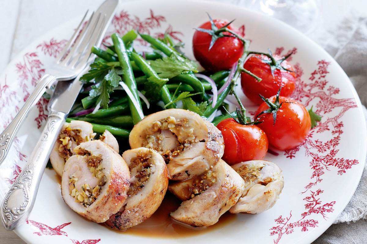 Almond and fig stuffed chicken