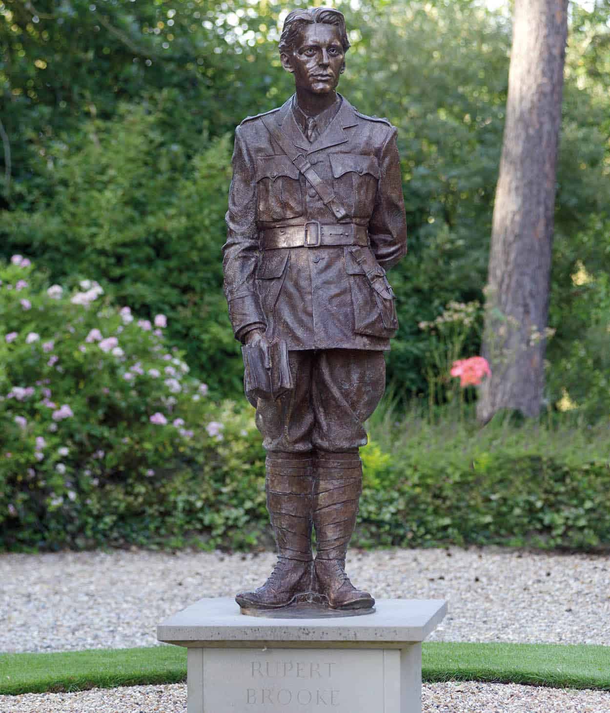 Rupert_Brooke_sculpture_in_Grantchester-1897_NorfolkandSuffolk_EC.jpg