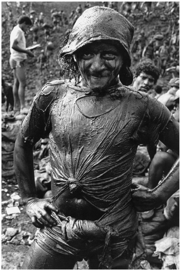 2.8 Sabastião Salgado, Serra Pelada (Workers in Mud), 1986.