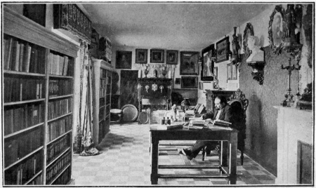 CABINET DE TRAVAIL DE LA MALVARROSA Derrière Blasco, un des bustes de Victor Hugo qui ornent ses différentes demeures
