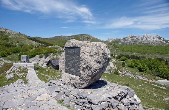 Am Oštarijska vrata – Blick gen Berge Kiza und Dabarski kukovi