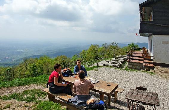 Von der Berghütte Japetić bietet sich ein schöner Weitblick  