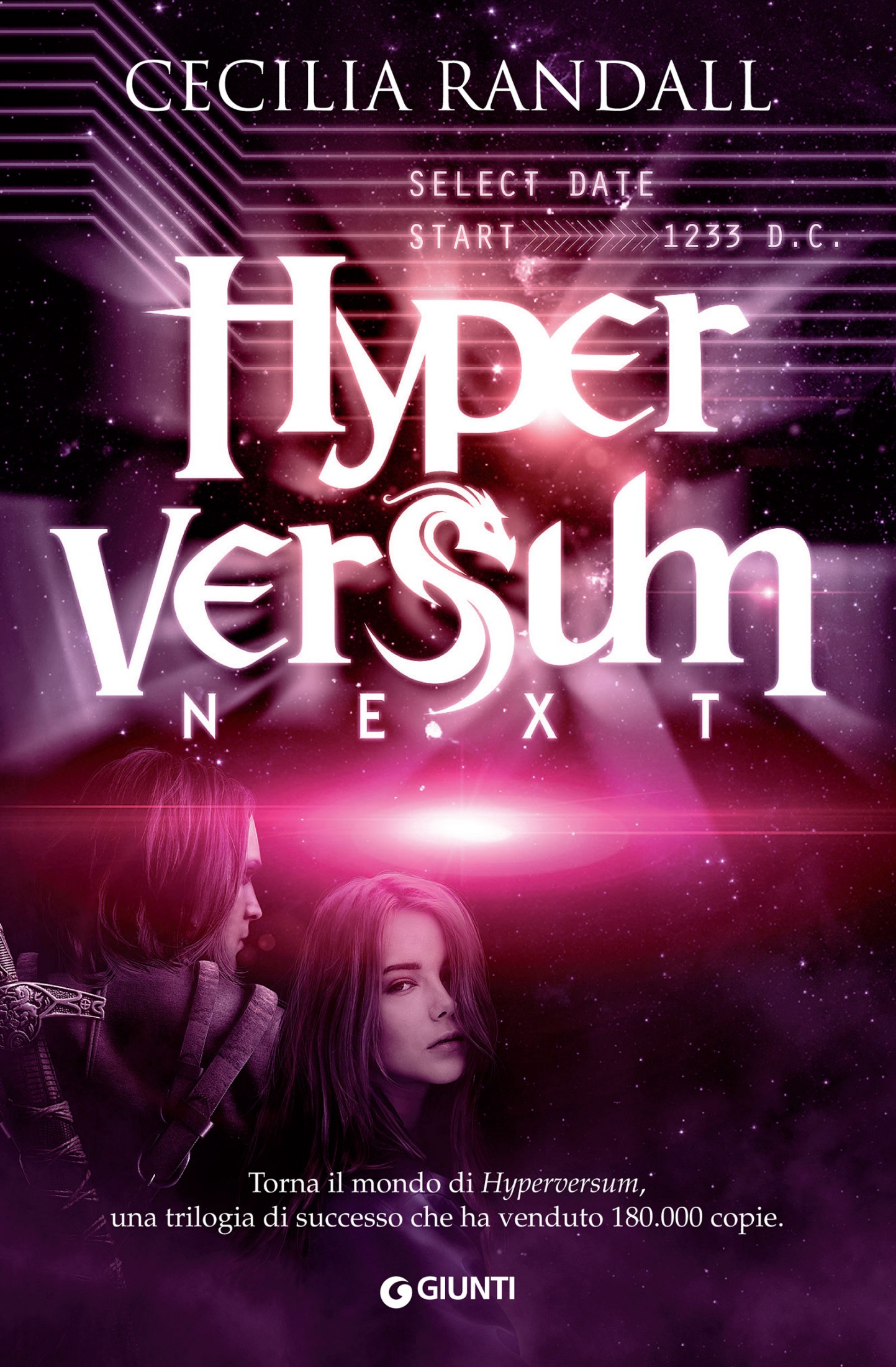 Copertina: Cecilia Randall - Hyperversum Next - GiuntiLa copertina raffigura uno sfondo fluorescente violaceo dove spicca il titolo "Hyperversum" in caratteri medievali, la cui lettera "S" è formata da una testa di drago rampante. Sopra il titolo la scritta "Select Date - Start 1233 d.C." Sotto al titolo a sinistra, il profilo di un giovane ragazzo con una spada a tracolla e, al centro, il volto di una ragazza con capelli lisci che vanno a coprire l'occhio sinistro. Sotto ai due giovani la scritta: "Torna il mondo di Hyperversum, una trilogia che ha venduto 180.000 copie".