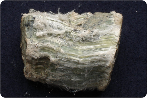 Chrysotile has splintery fracture