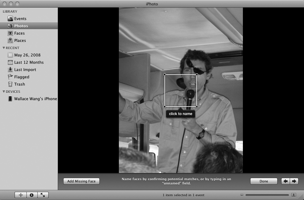 You must highlight a face that you want iPhoto to recognize.