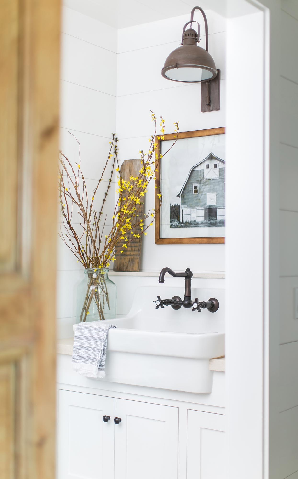 Laurie has chosen early-twentieth-century fixtures for this guest bathroom.