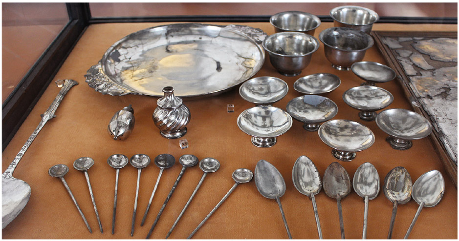 Figure 3.8. Roman silverware. Notice there are no forks! (National Archaeological Museum, Naples)