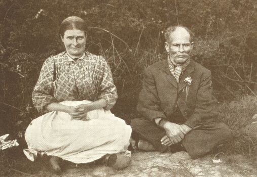 ’Neath the Hedgerow. Photo. Fred Shaw