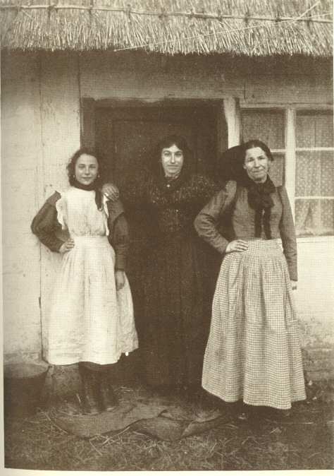 House-Dwelling Gypsies. Photo. Fred Shaw