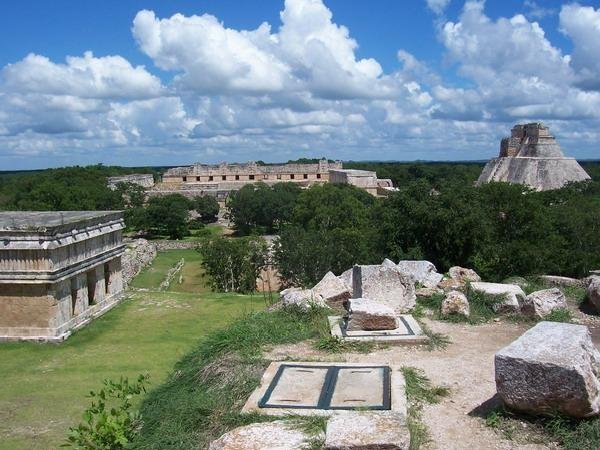 File:Uxmal01-panorama.jpg