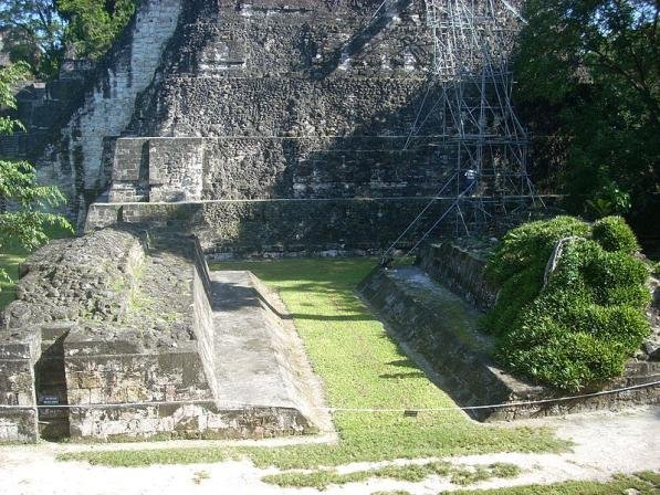 File:Central ballcourt, Tikal 02.jpg