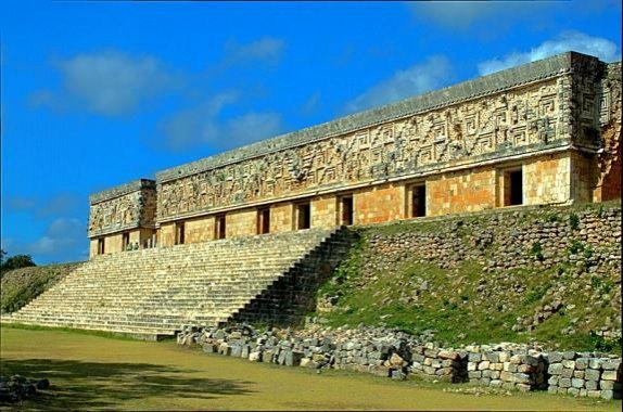 File:Uxmal, Governor's Palace.jpg