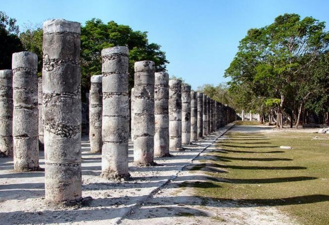 File:Chichen-Itza-1000-Warriors-Columns.jpg