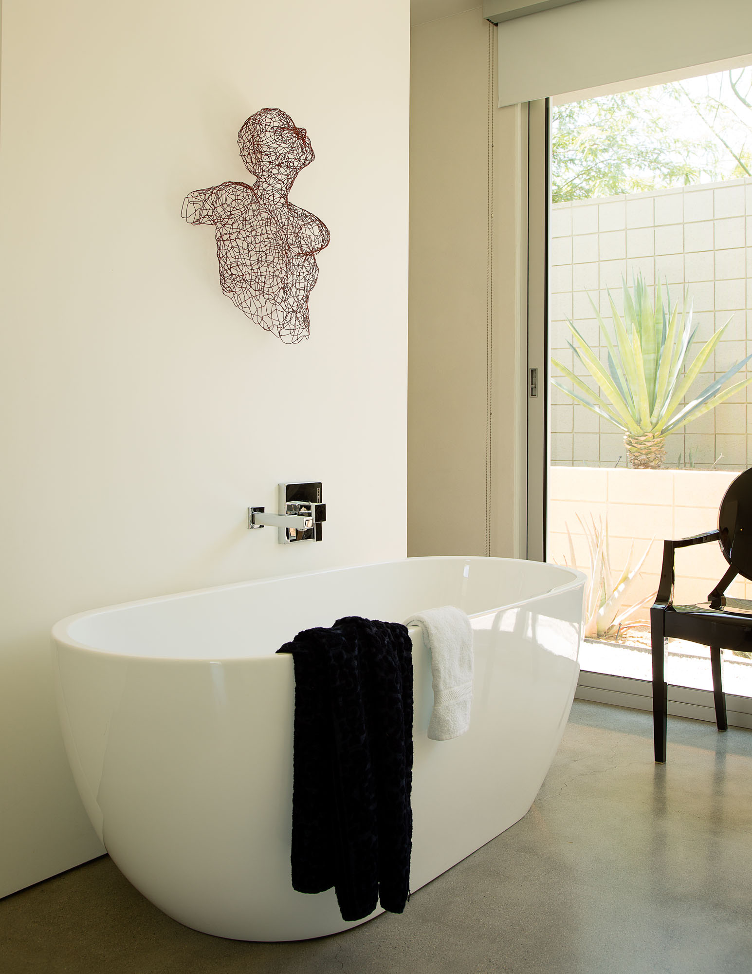 Photo of fiberglass bathtub.