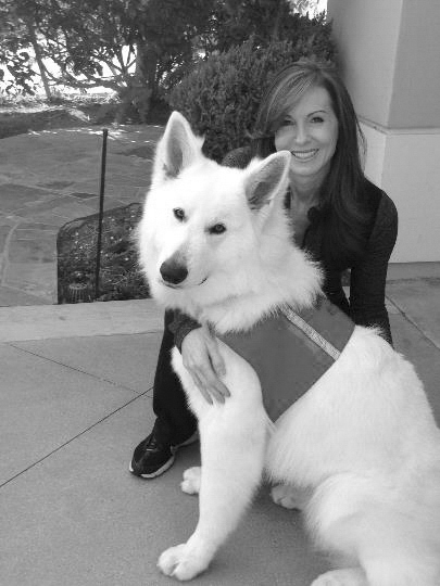 Aslan and Tana crouching outside a building