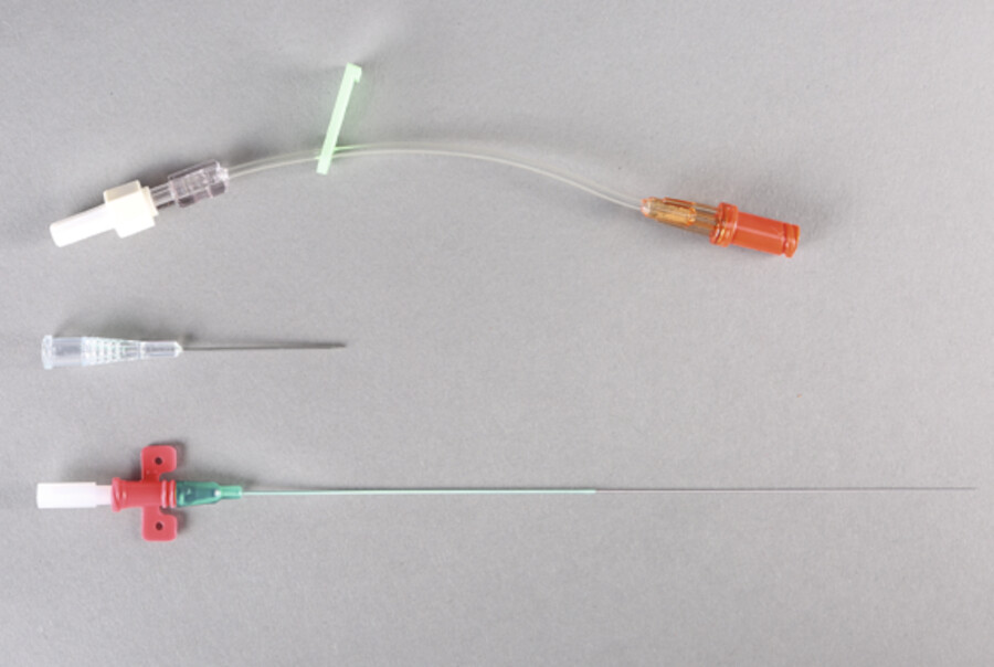 Radialis-Katheterisationssystem mit Seldinger-Technik.