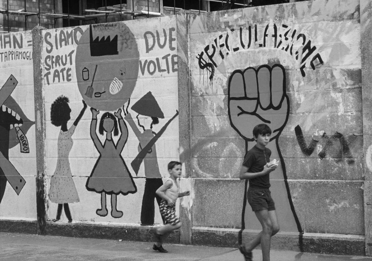 MURALES IN VIA FELICE CAVALLOTTI, SESTO SAN GIOVANNI, MILANO, 1969.