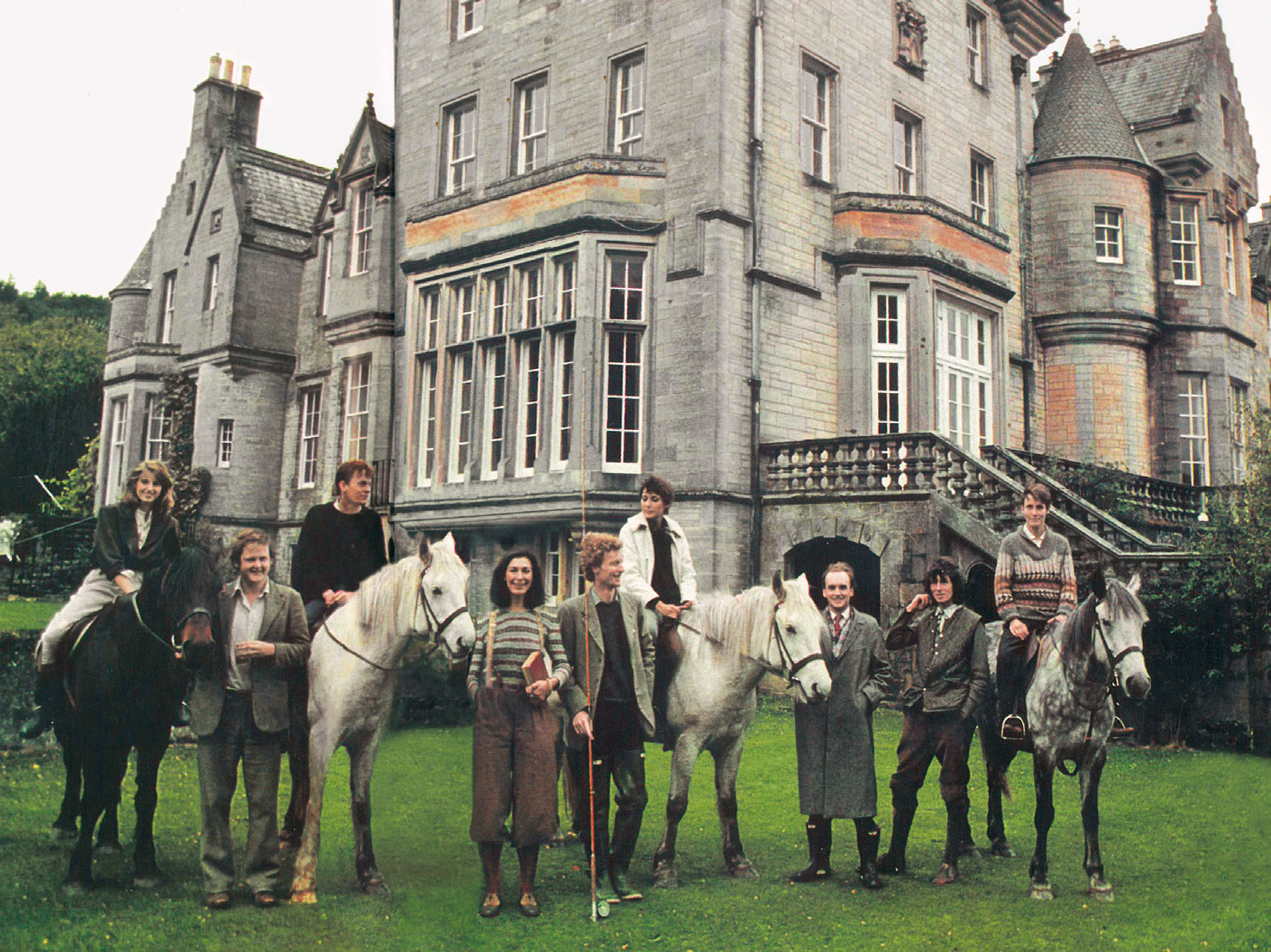 Team photograph at The Glen, Peeblesshire. Bella Pollen, Craig Brown, Adam Shand Kydd, Lesley Cunliffe, Napier Miles, Nicky Shulman, NC, Patrick Benson, Sophie Hicks. Photographed for Tatler by Victor Watts.