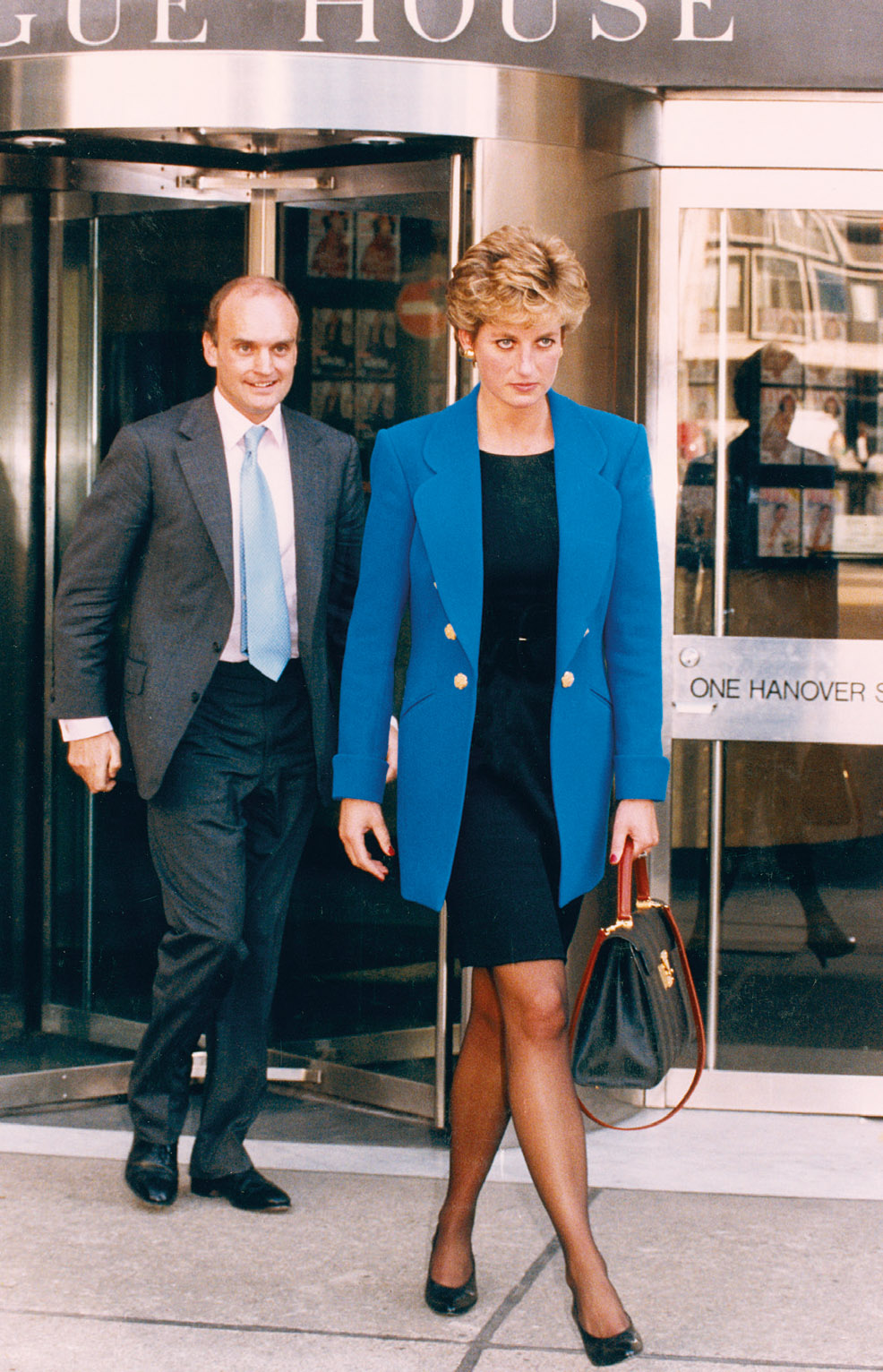 The Princess of Wales departing Vogue House after a 1991 Condé Nast boardroom lunch. NC looks like a protection officer or a stalker, trailing her across the pavement. At lunch, Princess Diana had asked NC whether he thought her breasts were too small. She was mollified when he informed her they seemed perfect to him.