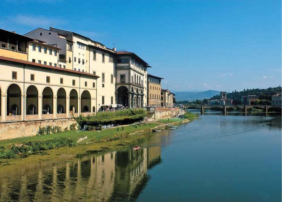 Vasari_Corridor_Uffizi_3_Florence_EC.jpg