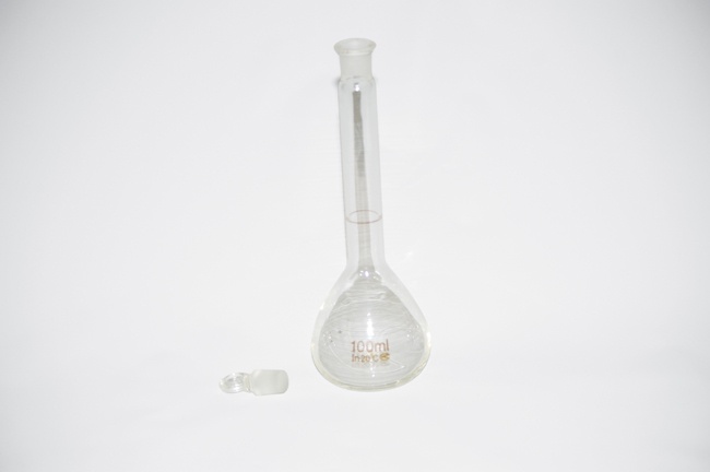 A 100 mL volumetric flask