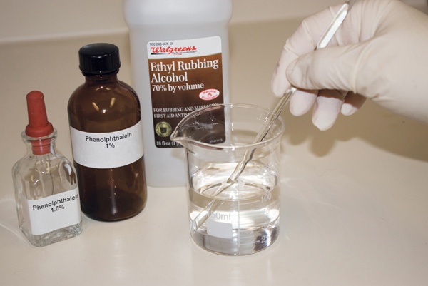 Making up a bench solution of phenolphthalein indicator solution