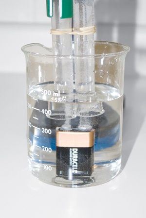 A homemade version of a commercial Brownlee electrolysis setup