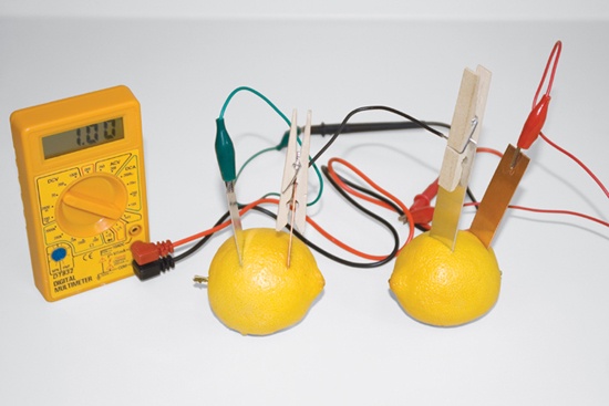 A two-cell series lemon-powered battery