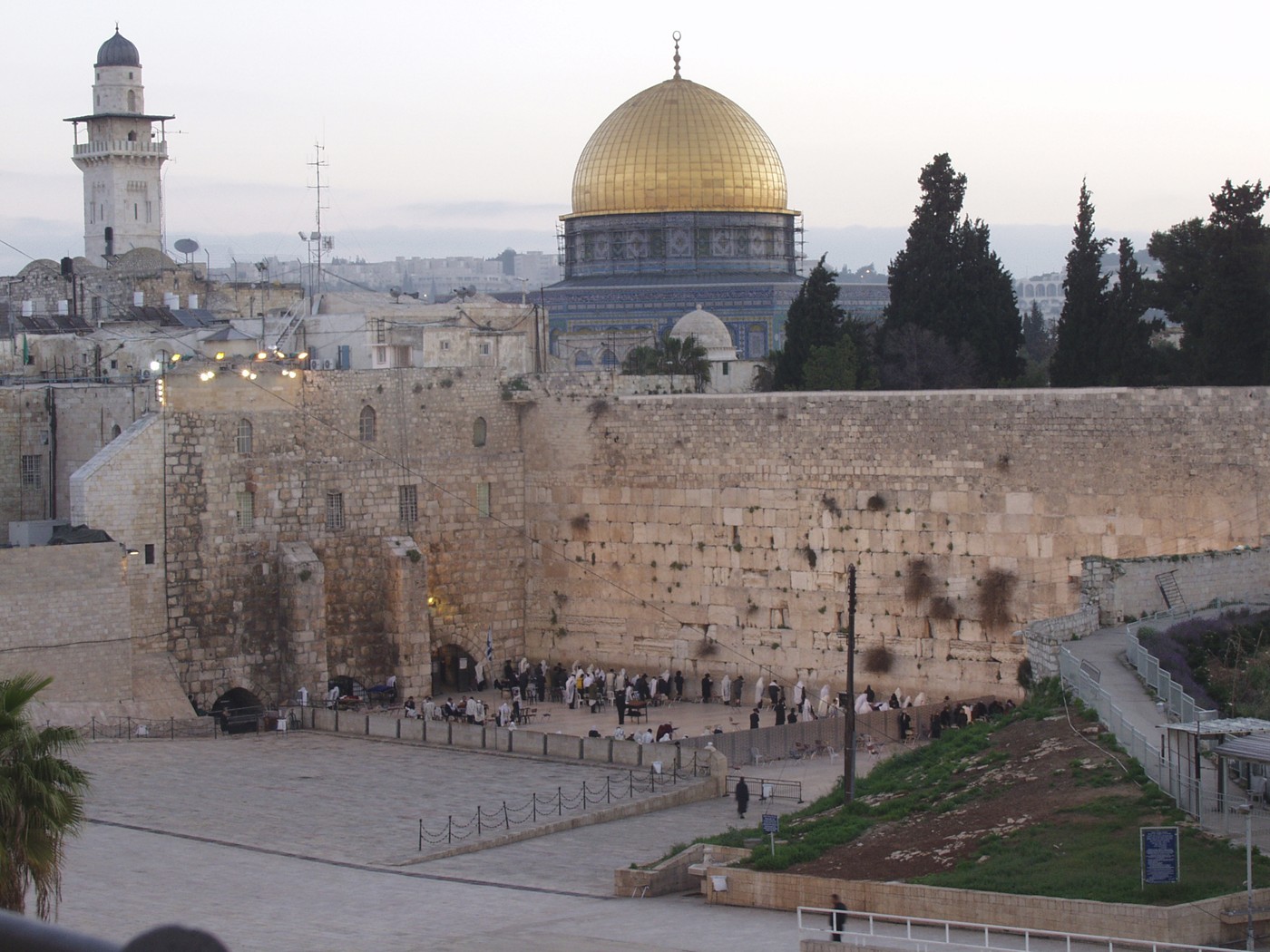 Figure 24-2: The Dome of the Rock and the Western Wall.