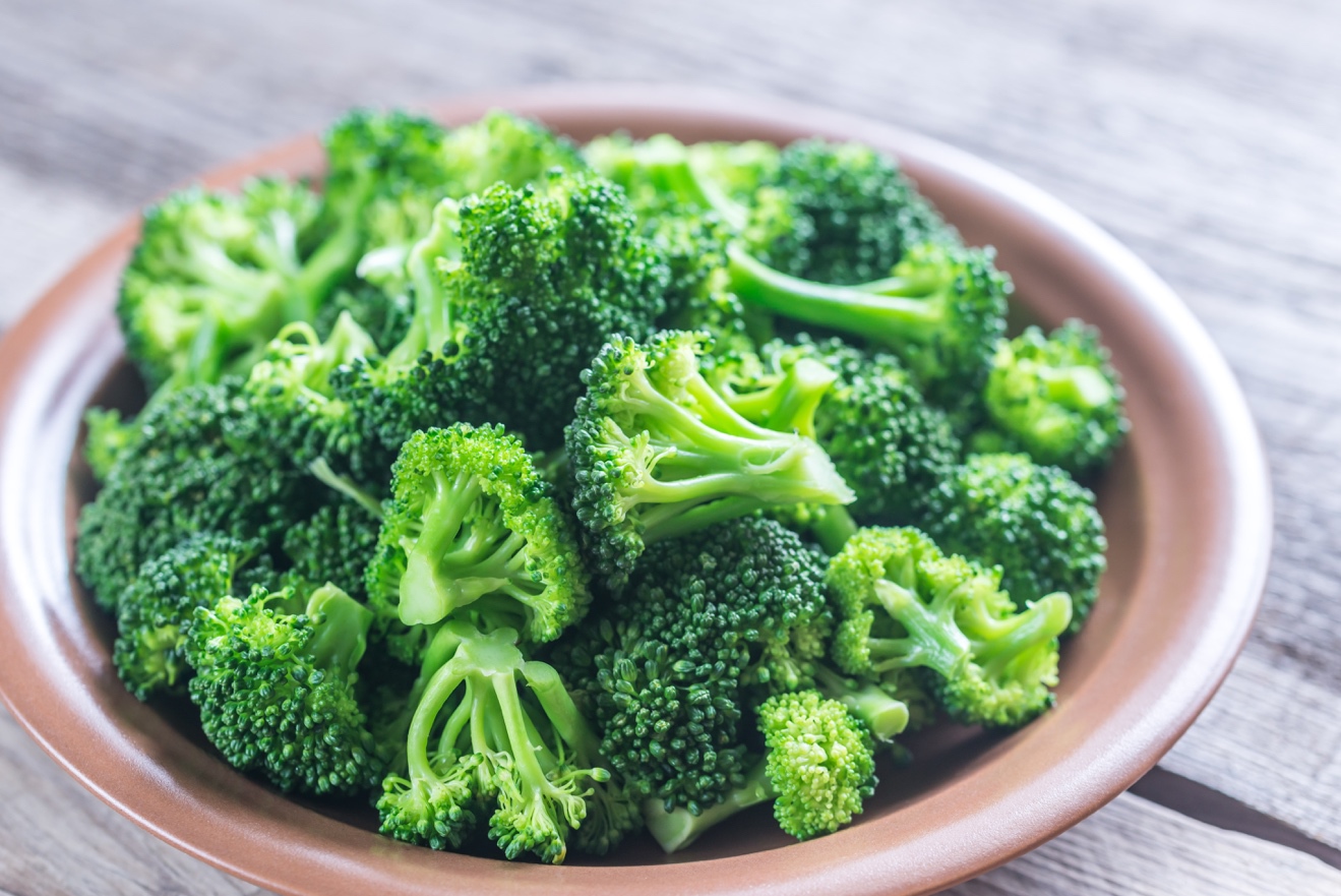 A bowl of broccoli Description automatically generated