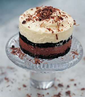 The torte on a glass tray