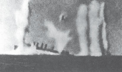 The USS Pope (DD-225) sinking in the Java Sea on 1 March 1942 (captured Japanese photograph)