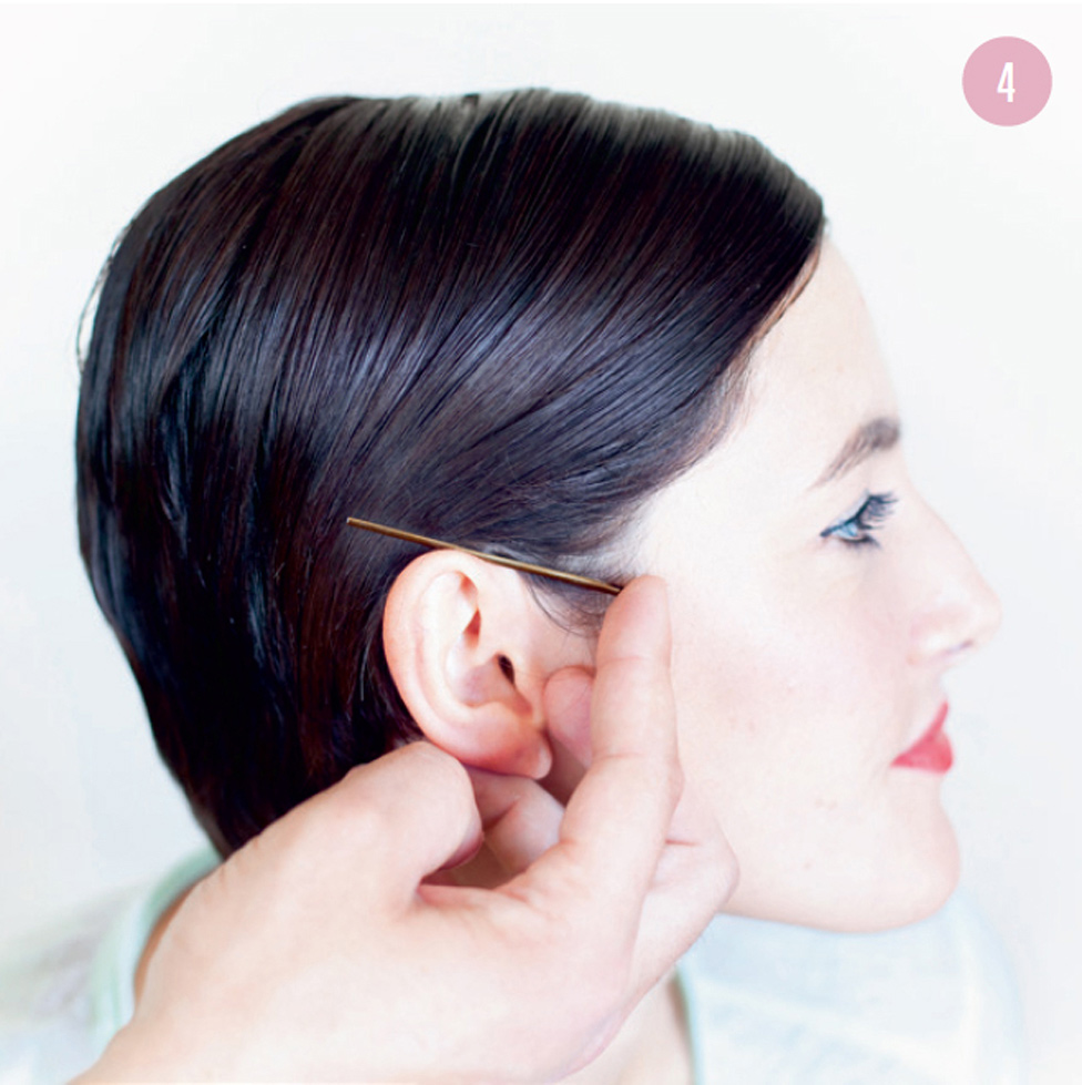 4 Secure any excess hair behind the ear with a bobby pin