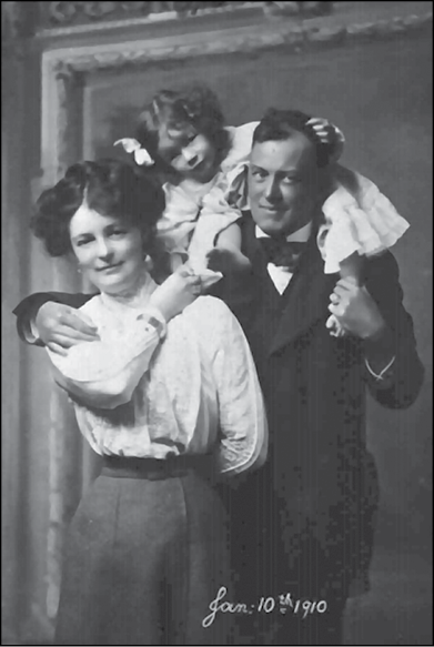 Left to right: Rose, Lola (daughter), and Crowley, circa 1910