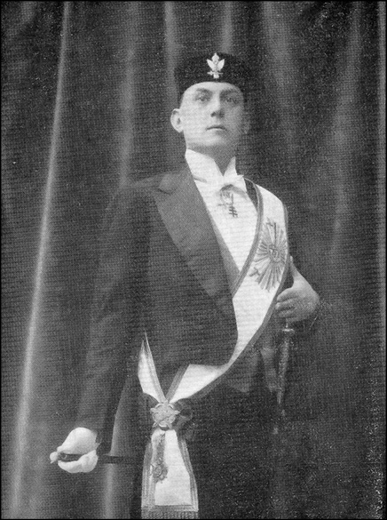 Crowley in Masonic regalia